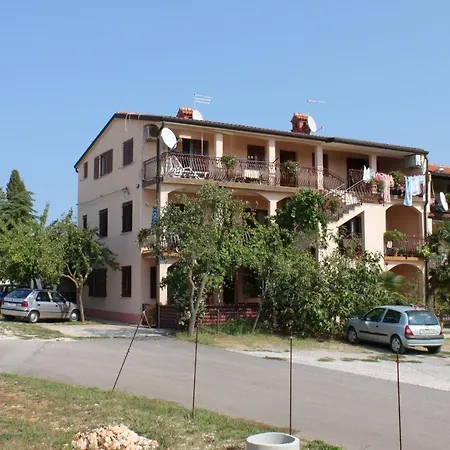 Apartment With A Parking Space - 7073 Umag